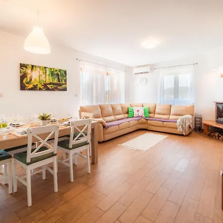 Apartment Kizin House, Cozy By Istrian Embrace *